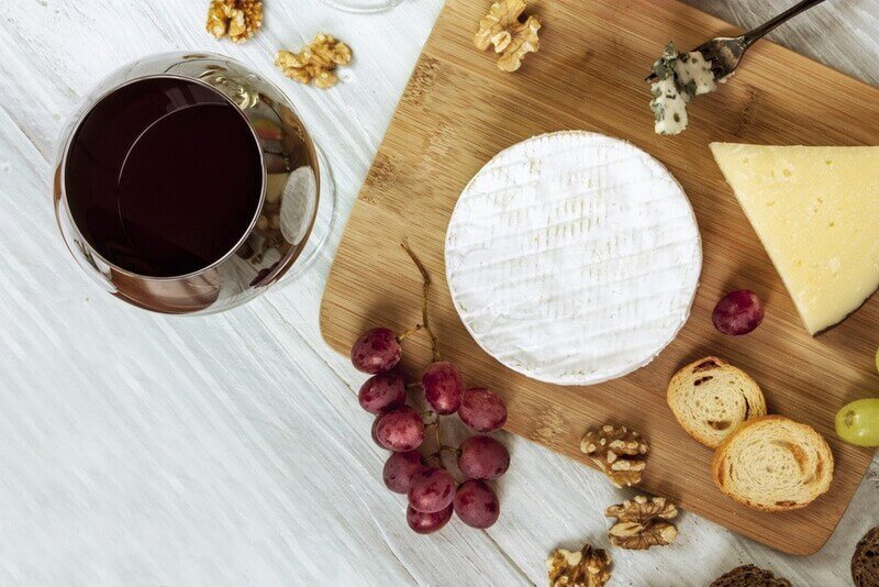 Queijos E Vinhos: Harmonizações Com Brie E Camembert