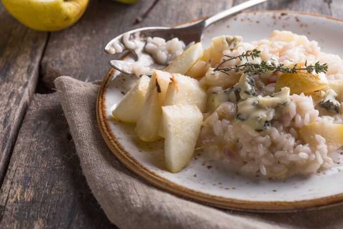 Risoto para jantar romântico de pera com gorgonzola