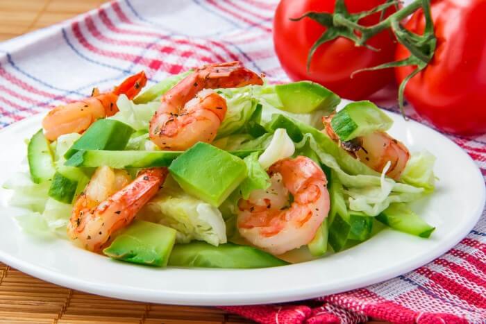 Salada com camarão