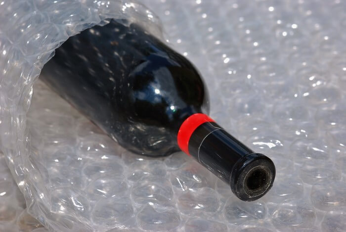 Como transportar vinhos com plástico bolha