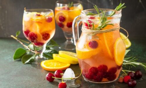 Sangria Com Espumante, Frutas Vermelhas E Laranja