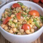 Salada de bacalhau com Grão de bico no pote.