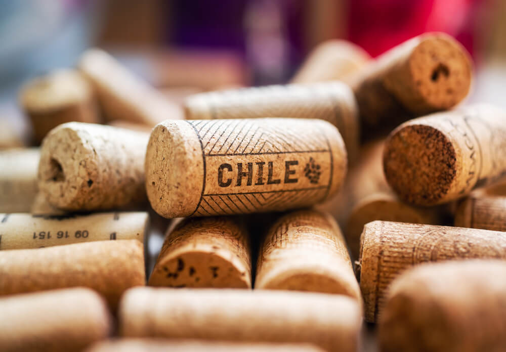 Imagem da rolha de um vinho escrito "Chile".