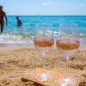 Vinho Na Praia: Opções Para Apreciar Em Frente Ao Mar!