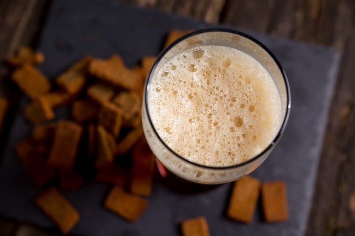 copo de cerveja sem álcool