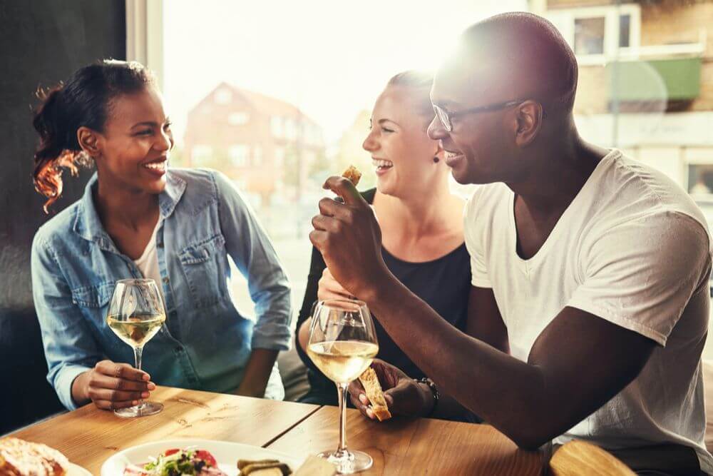 Vinhos Menos Calóricos Combinam Com Um Almoço Entre Amigos