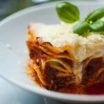 Lasanha de carne gratinada