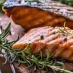 Salmão assado com ervas