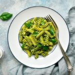 Fusilli ao pesto.