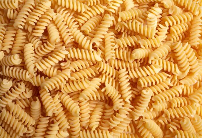 Macarrão tipo fusilli.