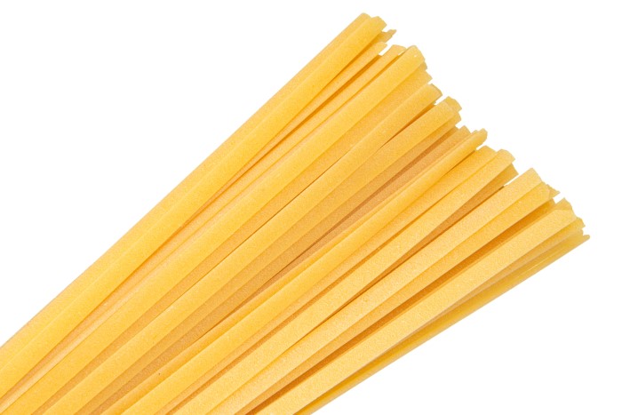 Macarrão tipo linguine.