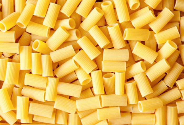 Macarrão tipo rigattoni.