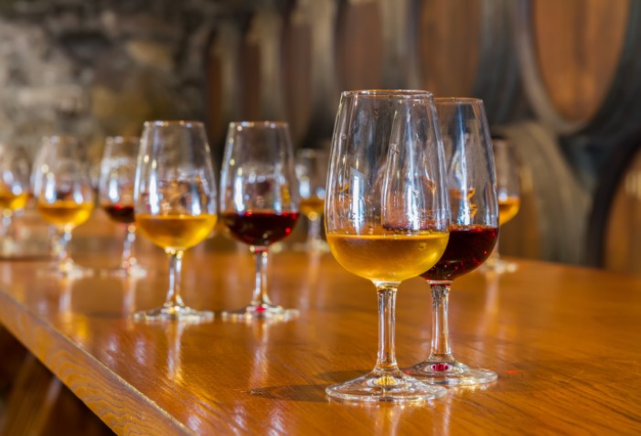 Taça de vinho ISO em degustação.