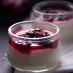 Receita de Manjar com calda de vinho tinto