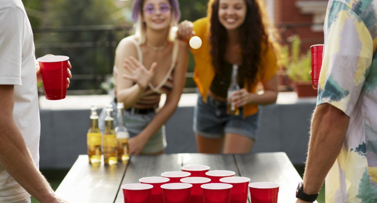 Do “Eu Nunca” Ao Beer Pong: Os Melhores Jogos De Bebida E Como Jogar