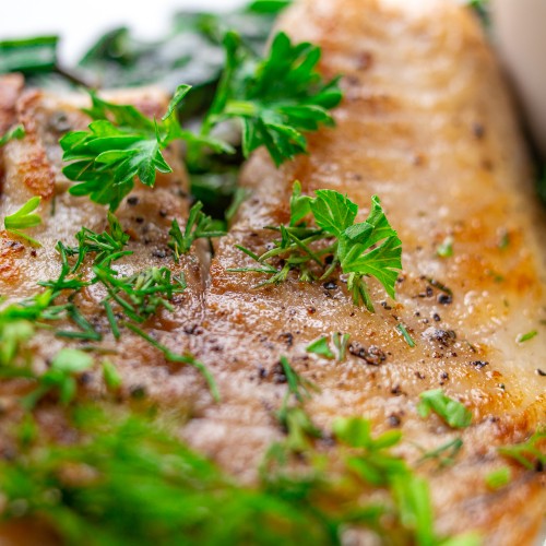 Peixe assado no forno com ervas finas