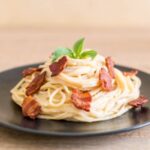 Receita de macarrão à carbonara com creme de leite