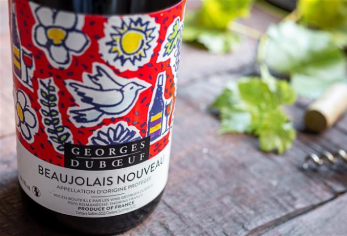 Garrafa de vinho beaujolais nouveau