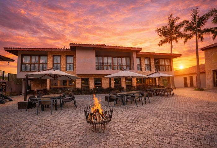 Pôr-do-sol no Hotel Vinícola Família Davo.
